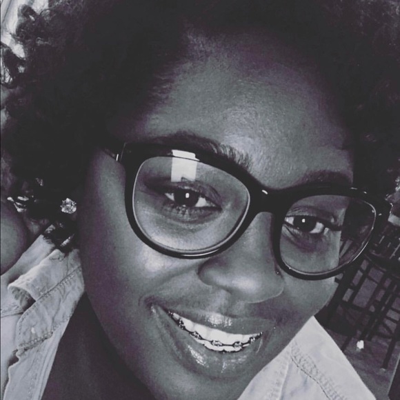 Meet your Posher, Alisha - Picture 1 of 1